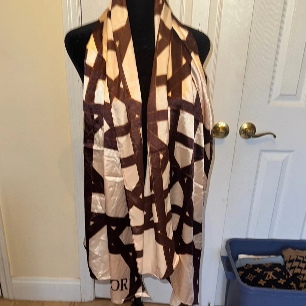 Brown and Cream Scarf - Picture 6 of 11